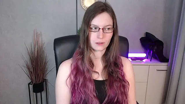 emmaxDelight online show from 01.07.26