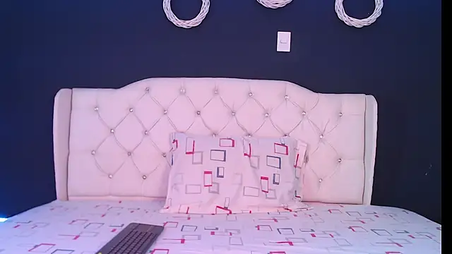 zoe jones13 online show from 12.31.24
