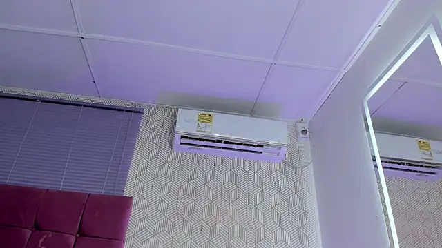 quianna  online show from 01.21.25