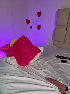 bella  honey online show from 02.15.25