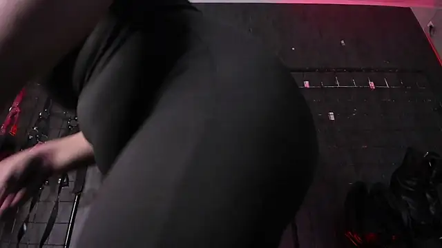 Carolina Arias online show from 10.04.25