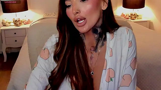 Snapshot of NatalyThorn88 chatting on 02.22.25 NatalyThorn88 online show from 02.22.25
