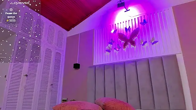 Snapshot of dyvis_22 chatting on 09.25.25 dyvis 22 online show from 09.25.25