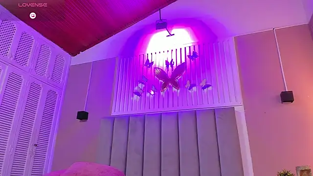 Snapshot of dyvis_22 chatting on 10.10.25 dyvis 22 online show from 10.10.25