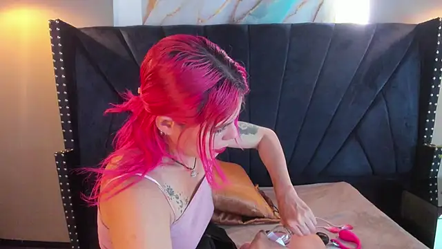 NIKI SANTANA online show from 09.18.25