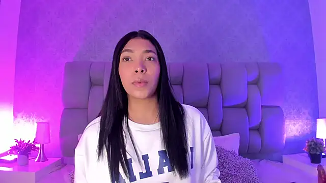 KarolRojas  online show from 09.18.25