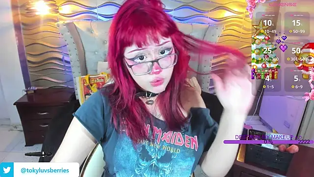Snapshot of toky_doll chatting on 12.18.24 toky doll online show from 12.18.24