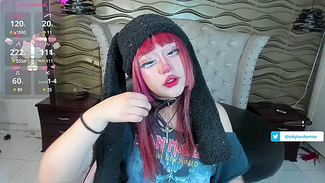 Snapshot of toky_doll chatting on 02.25.25 toky doll online show from 02.25.25