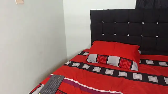 caroline steven05 online show from 11.04.25