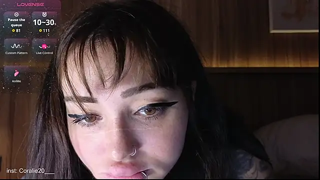 Snapshot of Coralie20_ chatting on 04.28.26 Coralie20 online show from 04.28.26