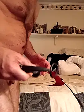 Snapshot of Hand69someguy chatting on 12.11.24 Hand69someguy online show from 12.11.24