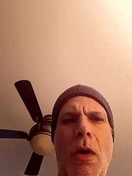 Snapshot of Hand69someguy chatting on 02.26.25 Hand69someguy online show from 02.26.25