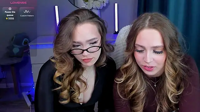 YaraKroft  online show from 11.29.25