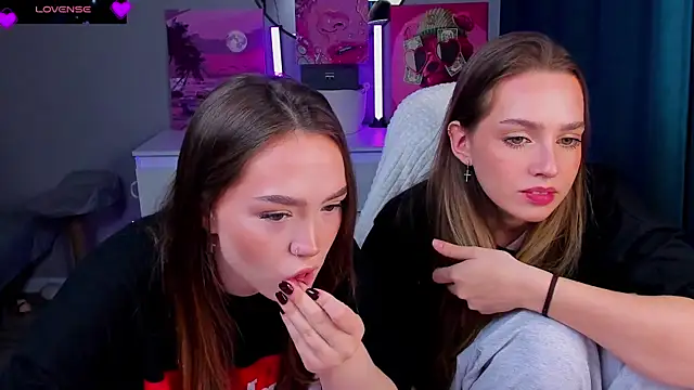 YaraKroft  online show from 04.29.26