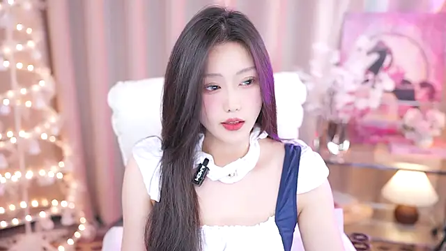 Snapshot of YINGTao-168 chatting on 02.24.25 YINGTao-168 online show from 02.24.25