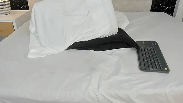 Hanna lens online show from 03.04.25