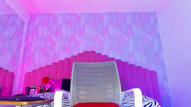 Snapshot of angelyy_02 chatting on 01.22.25 angelyy 02 online show from 01.22.25