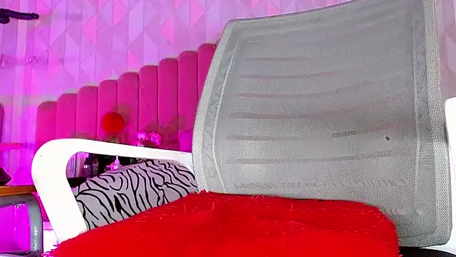 Snapshot of angelyy_02 chatting on 02.07.25 angelyy 02 online show from 02.07.25