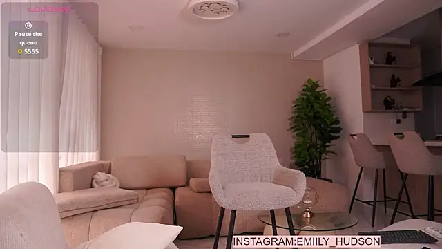 emily huddson  online show from 04.15.26