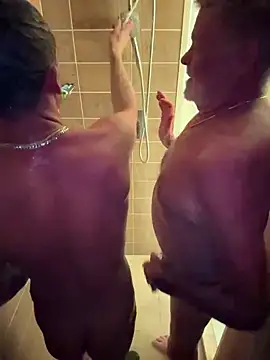 Snapshot of PeytonJohnn chatting on 10.01.25 PeytonJohnn online show from 10.01.25