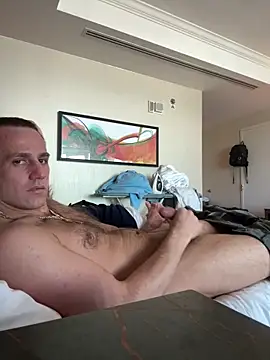 Snapshot of PeytonJohnn chatting on 10.04.25 PeytonJohnn online show from 10.04.25