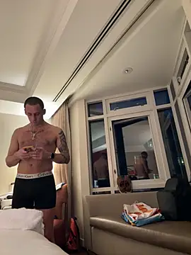 Snapshot of PeytonJohnn chatting on 10.06.25 PeytonJohnn online show from 10.06.25