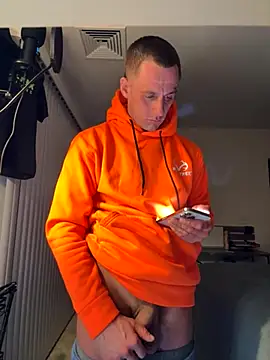 Snapshot of PeytonJohnn chatting on 10.22.25 PeytonJohnn online show from 10.22.25