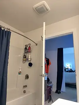 Snapshot of PeytonJohnn chatting on 10.29.25 PeytonJohnn online show from 10.29.25