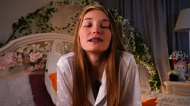 MonaEldon online show from 12.04.25