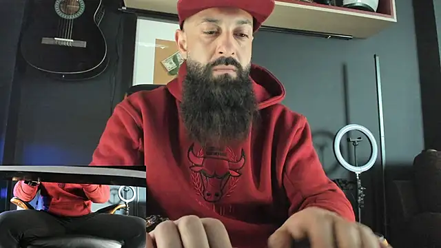 axxelrich  online show from 02.18.25