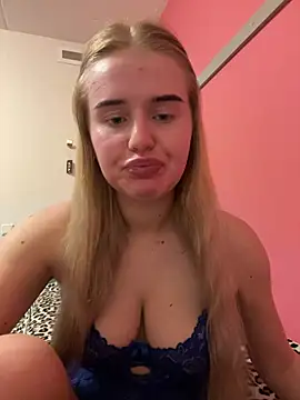 Snapshot of yourhornyslut chatting on 03.22.25 yourhornyslut online show from 03.22.25