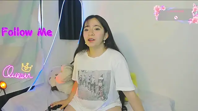 Snapshot of litle_mily_ chatting on 05.09.26 litle mily online show from 05.09.26