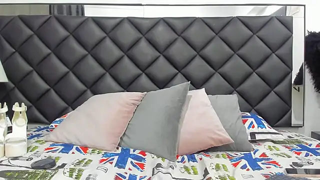 KariinaTaylor online show from 02.01.25