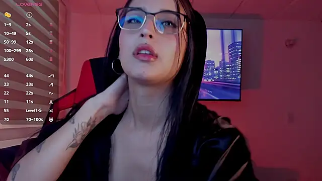 Snapshot of Charlotte_greys chatting on 10.08.25 Charlotte greys online show from 10.08.25