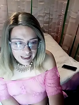 Snapshot of JOSSYANNE chatting on 09.26.25 JOSSYANNE online show from 09.26.25