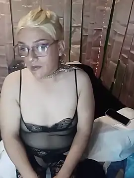 Snapshot of JOSSYANNE chatting on 10.09.25 JOSSYANNE online show from 10.09.25