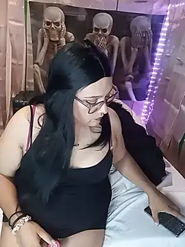 Snapshot of JOSSYANNE chatting on 10.17.25 JOSSYANNE online show from 10.17.25