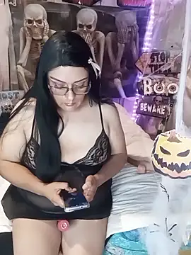 Snapshot of JOSSYANNE chatting on 10.27.25 JOSSYANNE online show from 10.27.25