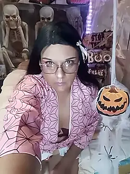 Snapshot of JOSSYANNE chatting on 10.28.25 JOSSYANNE online show from 10.28.25