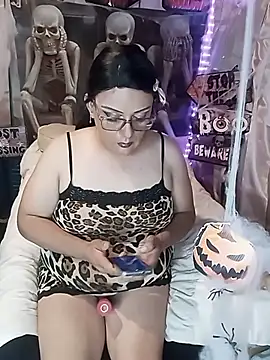 Snapshot of JOSSYANNE chatting on 10.30.25 JOSSYANNE online show from 10.30.25