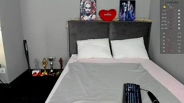 Snapshot of MuscleXXXBarbie chatting on 03.11.26 MuscleXXXBarbie online show from 03.11.26