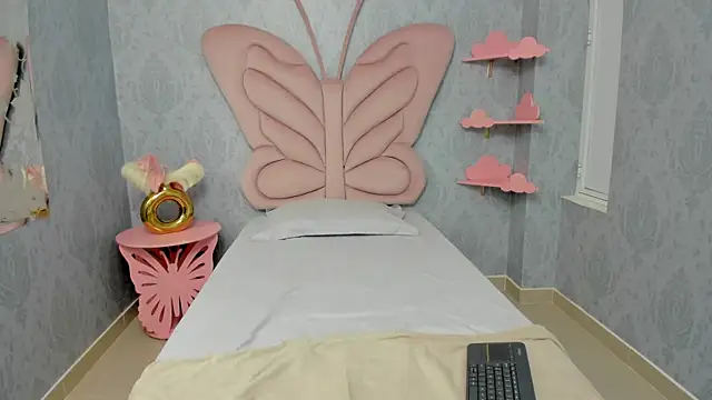 MaddyCute4u online show from 02.12.25