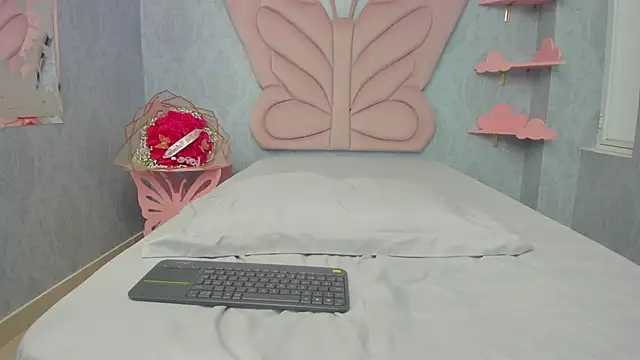 MaddyCute4u online show from 02.14.25