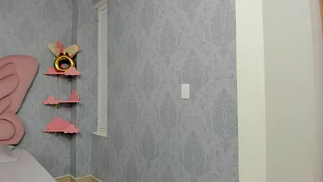 MaddyCute4u online show from 02.15.25