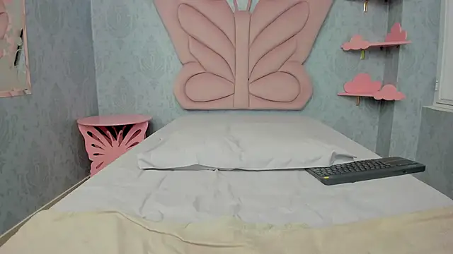 MaddyCute4u online show from 02.24.25