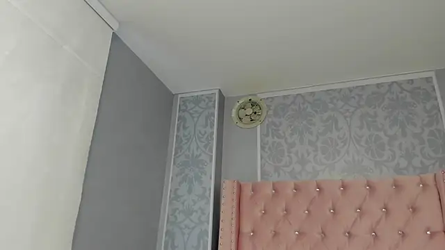 MaddyCute4u online show from 03.14.25