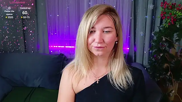 Snapshot of MilaBott chatting on 12.29.24 MilaBott online show from 12.29.24