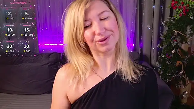 Snapshot of MilaBott chatting on 01.02.25 MilaBott online show from 01.02.25