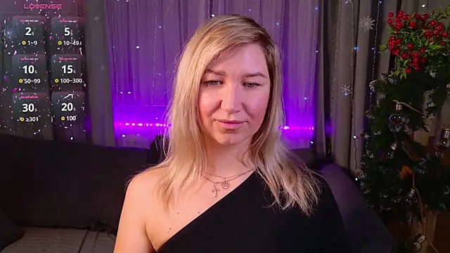 Snapshot of MilaBott chatting on 01.03.25 MilaBott online show from 01.03.25