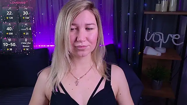 Snapshot of MilaBott chatting on 01.10.25 MilaBott online show from 01.10.25